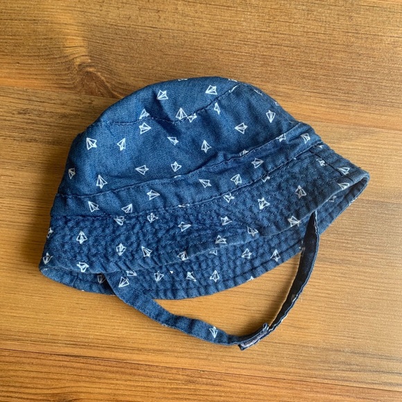 525 Zara Paper Plane Bucket Hat 